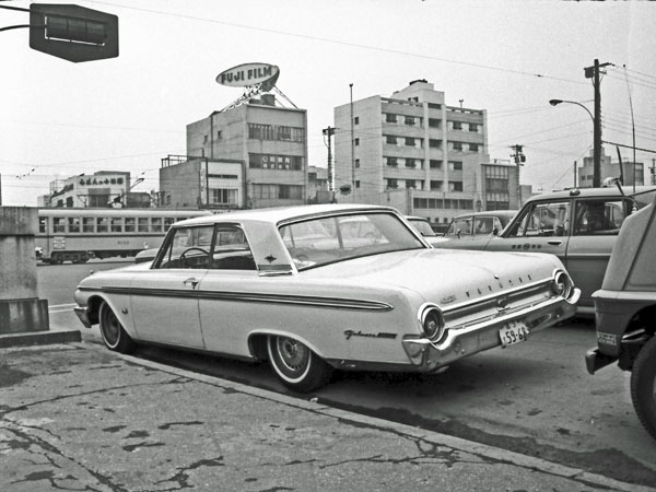 62-2c (145-38) 1962 Ford Galaxie 500 Club Victoria (表参道青山通り側).jpg